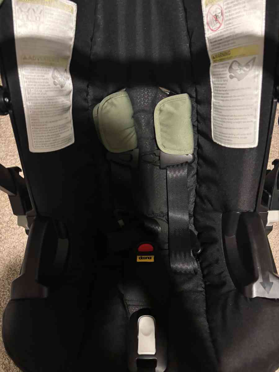 Doona Infant Car Seat Stroller  Green - Spartanburg, South Carolina - FleaMarketBay