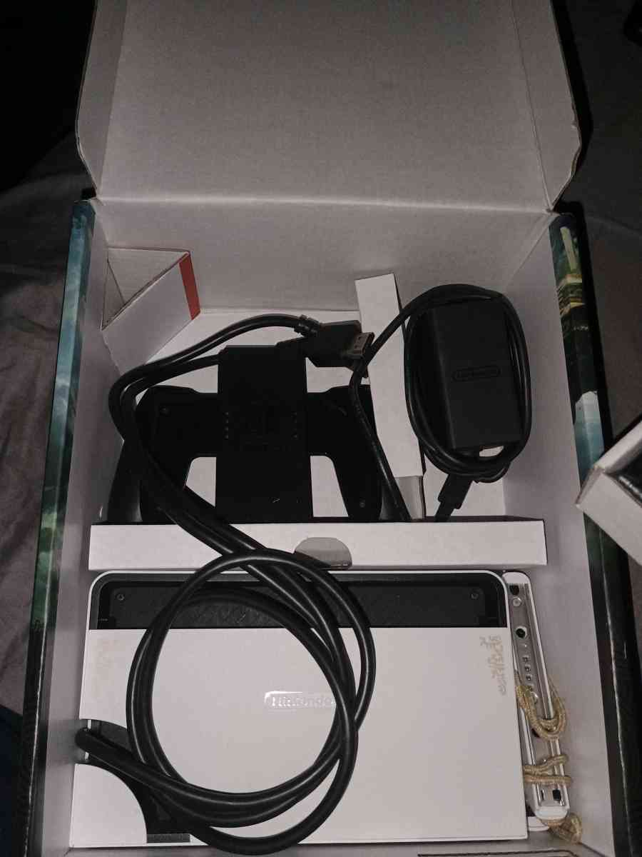 Nintendo switch oled Zelda edition - Greenwood, South Carolina - FleaMarketBay