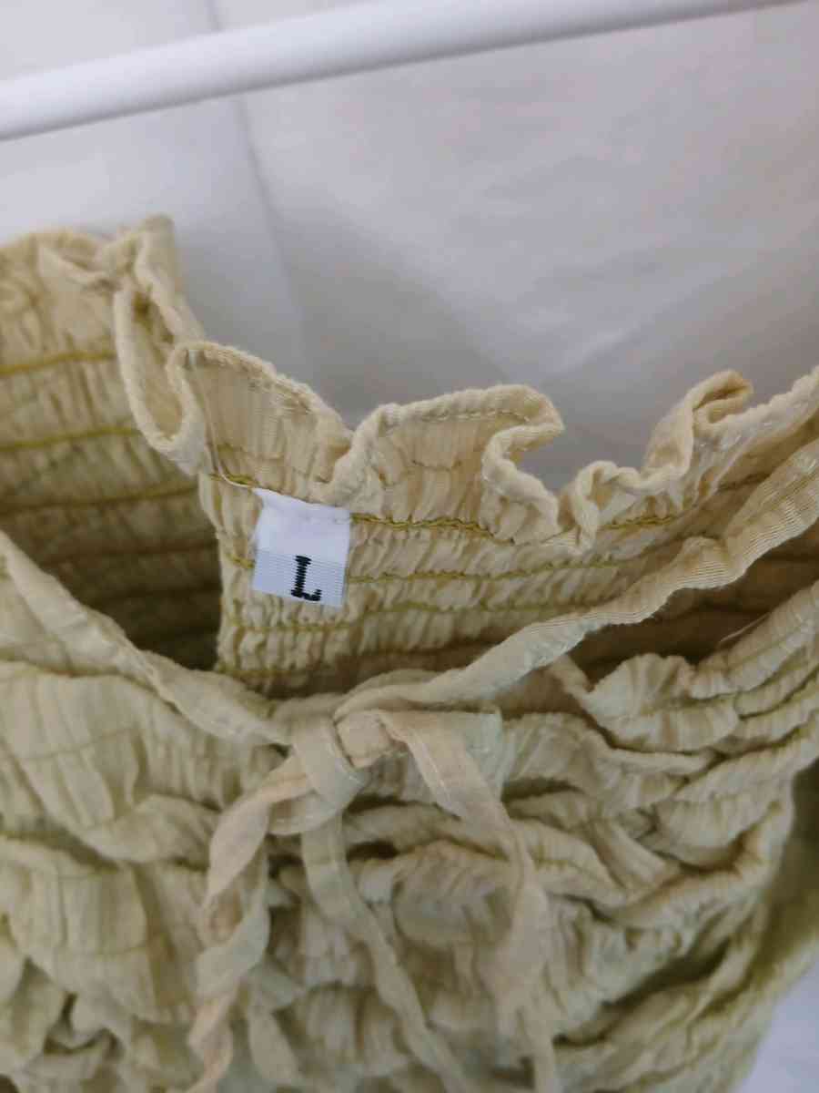 Womans Shirt Puffy Shoulders - Banning, California - FleaMarketBay