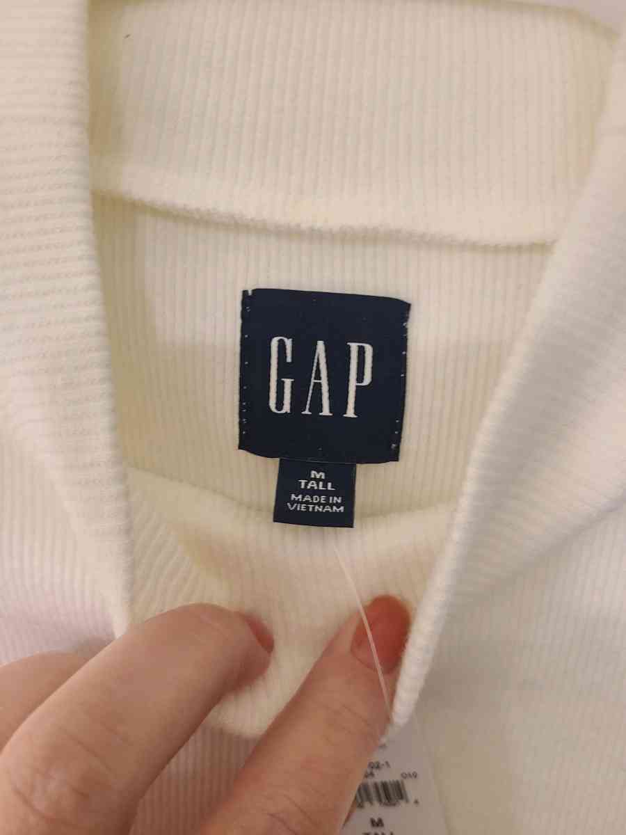 Gap white peekaboo shoulder mock neck top - Pima, Arizona - FleaMarketBay