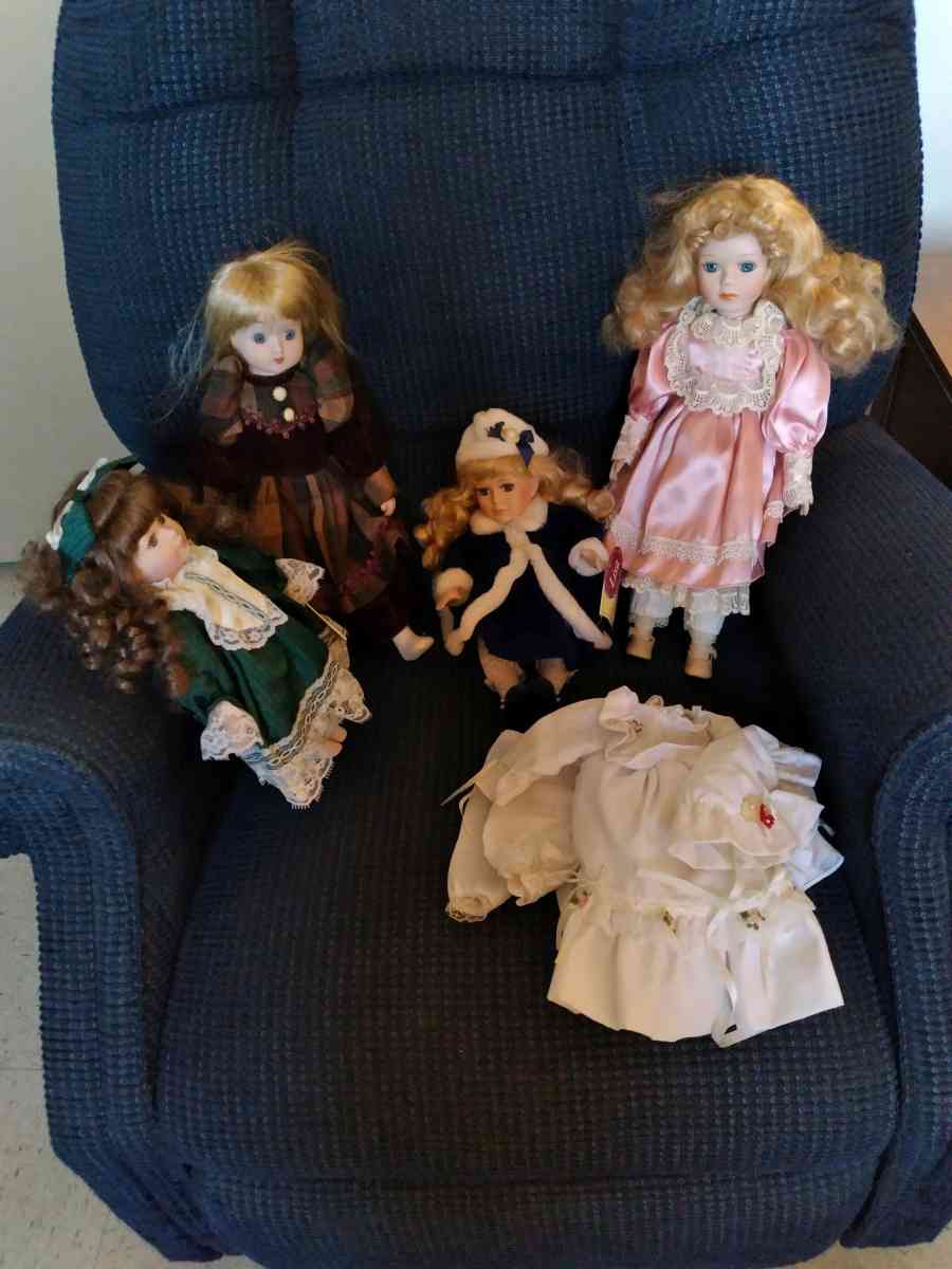 Four Beautiful Antique Dolls - Roanoke, Virginia