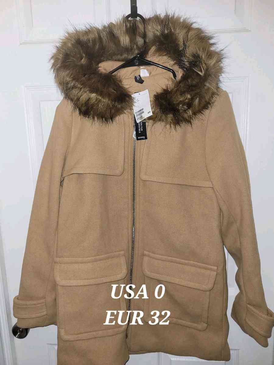 ladies wool coat with faux fur hood - Lexington, North Carolina