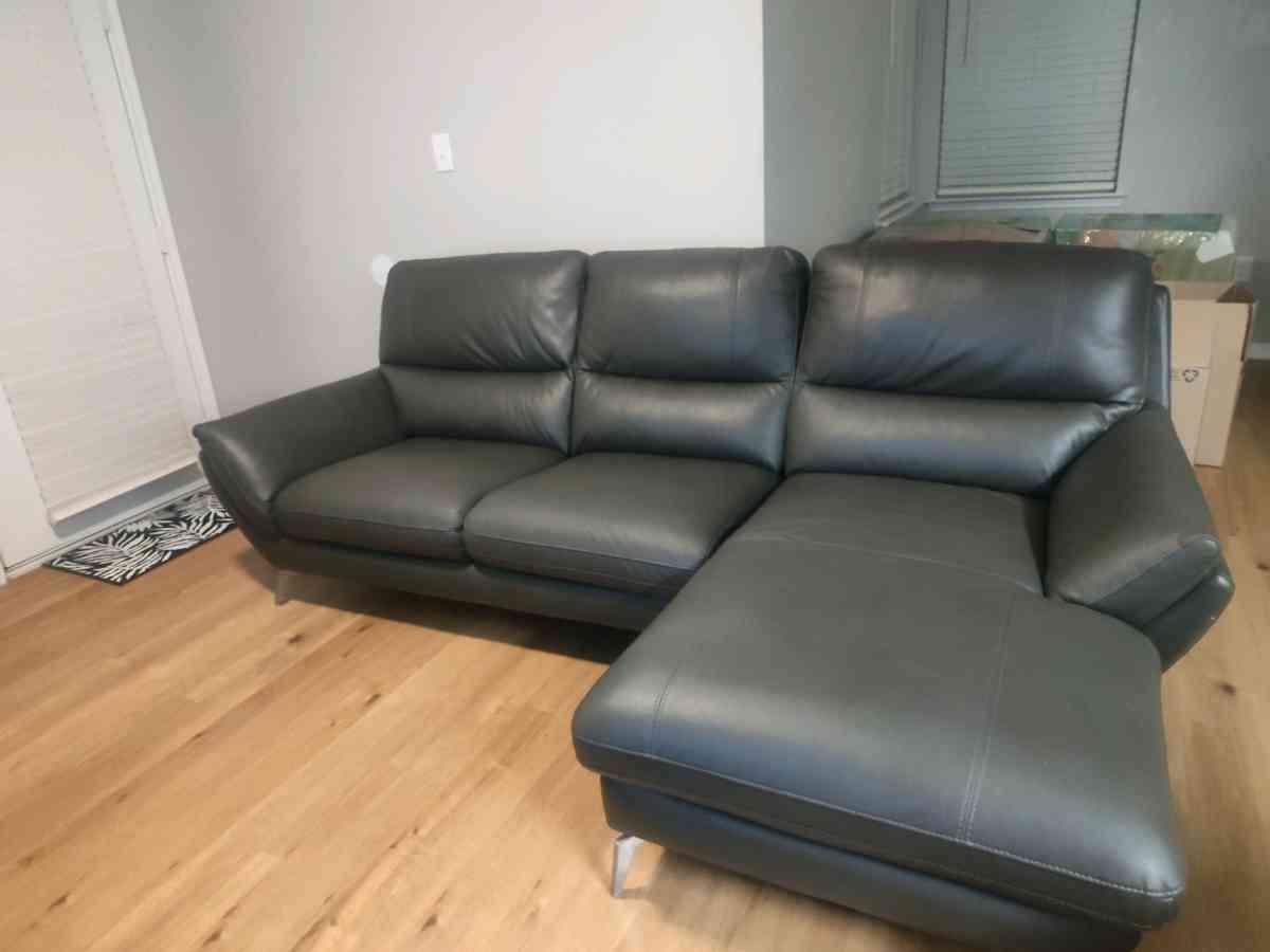FURNITURE SECTIONAL Y SOFA - Houston, Texas - FleaMarketBay
