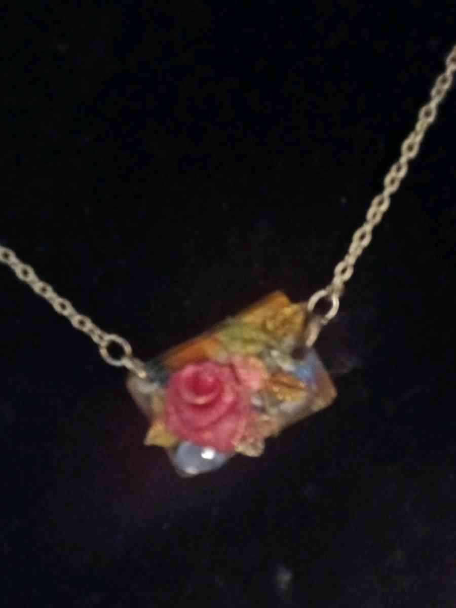 Rose necklace - Lufkin, Texas - FleaMarketBay