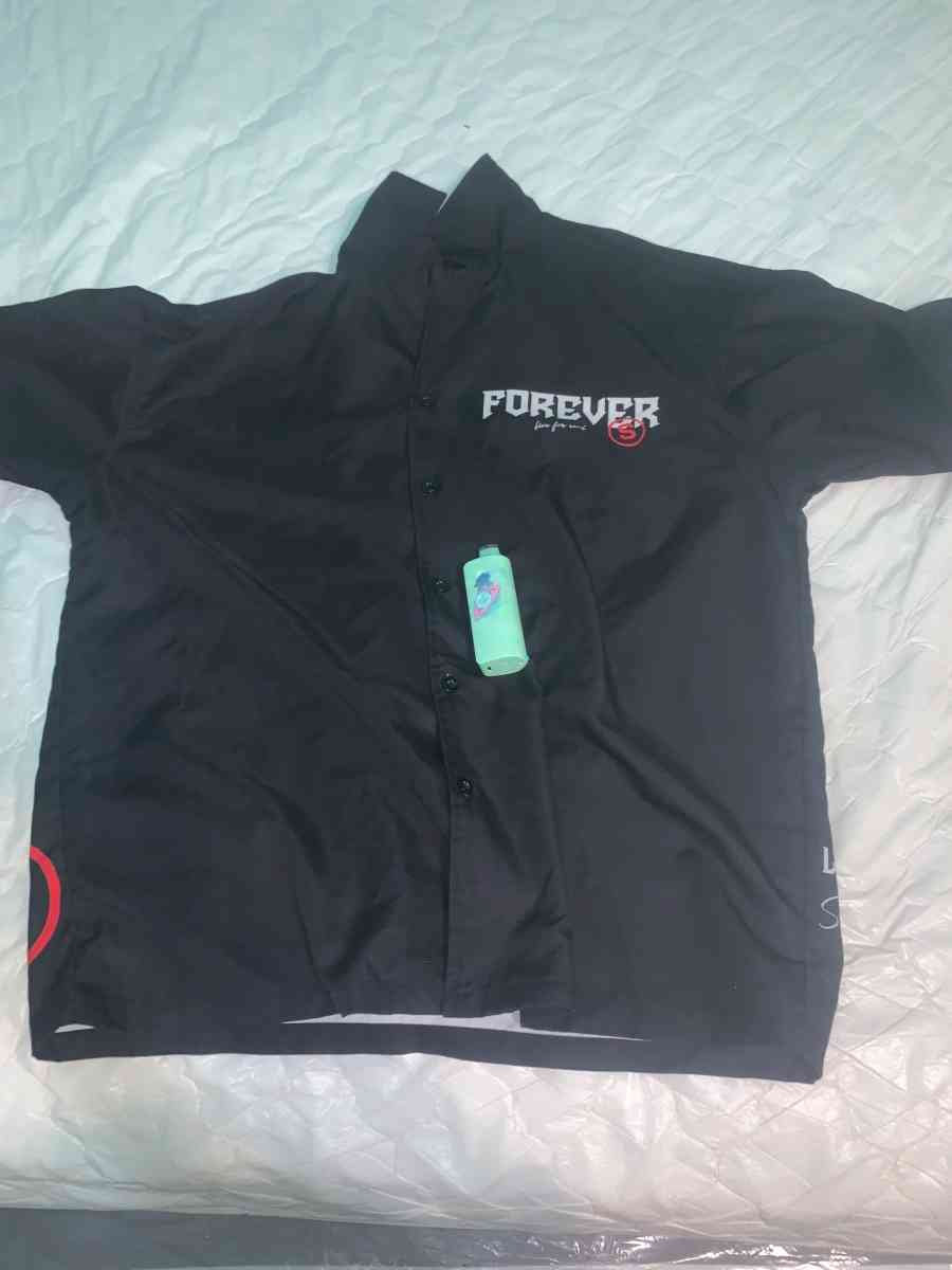 Forever designer button down graphic tee - Tampa, Florida - FleaMarketBay