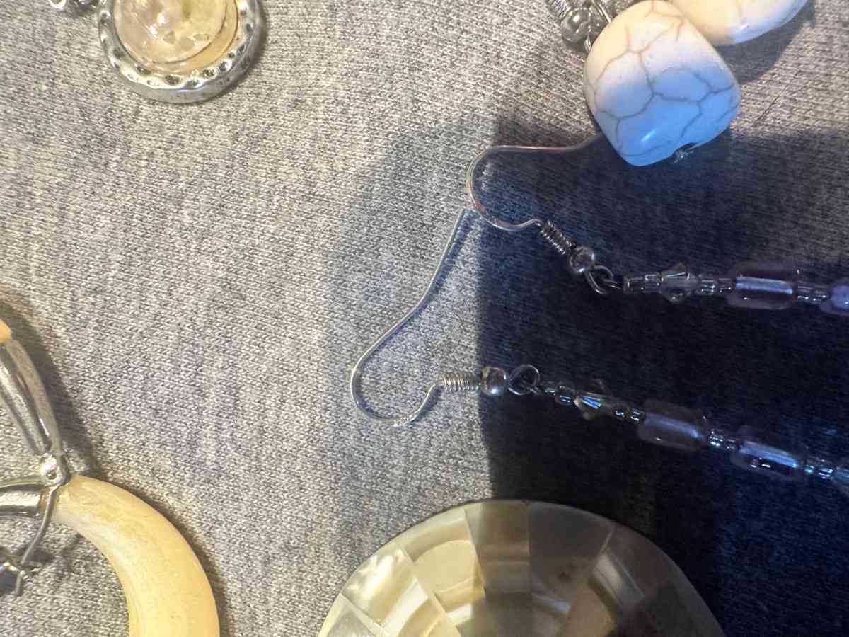 random bag of jewelry - Hamilton, Ohio - FleaMarketBay