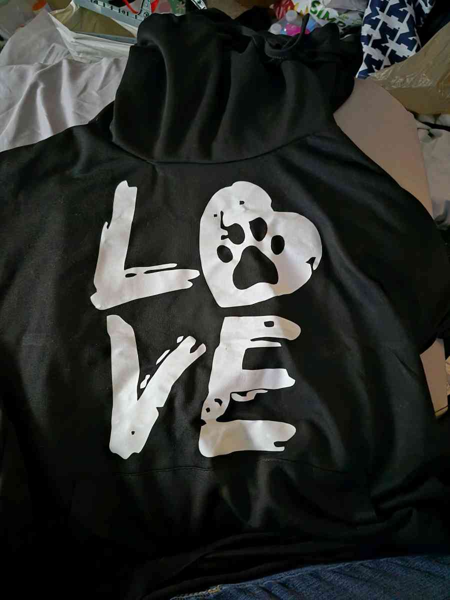 NWOT black LOVE funnelneck hoodie with paw print size XL - New Baltimore, Michigan