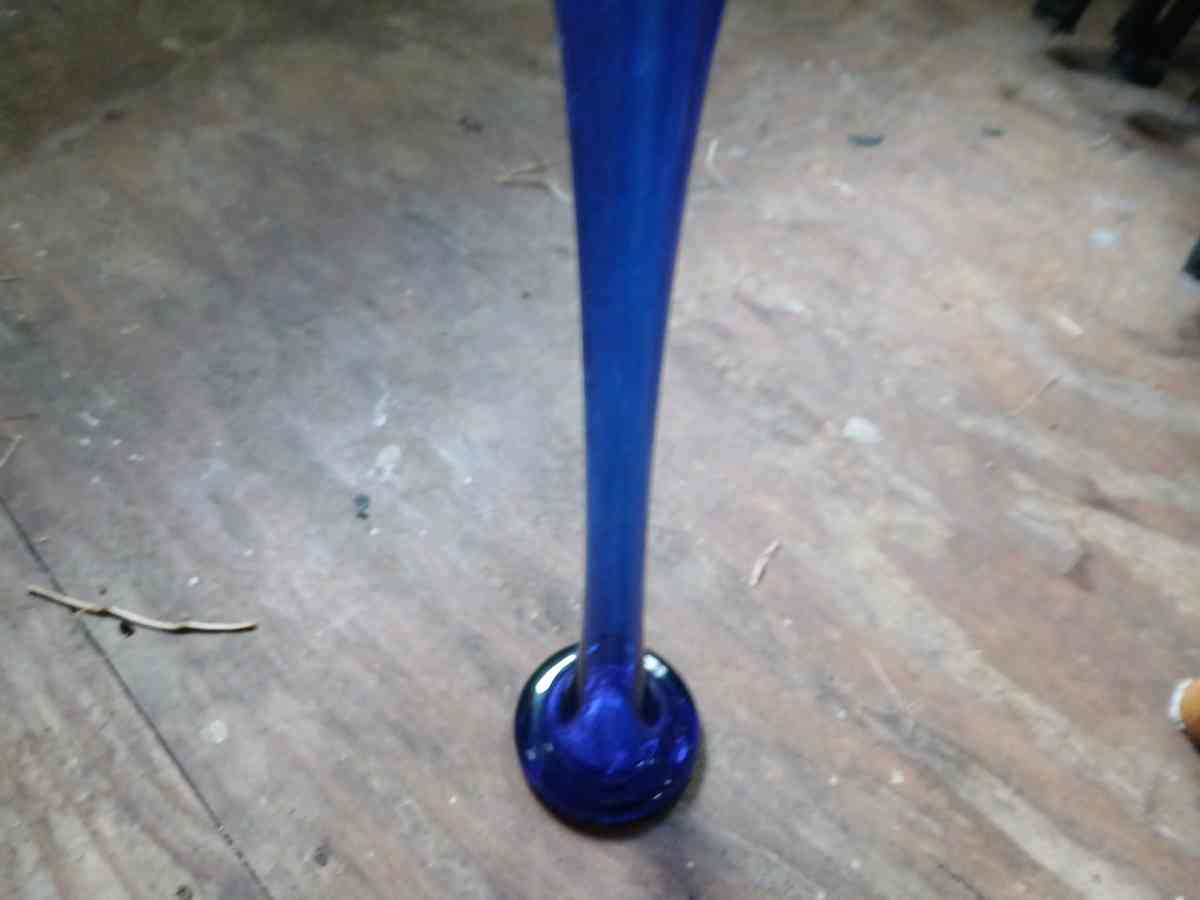 vintage bud vase colbalt with footed swirlclear - Tampa, Florida - FleaMarketBay