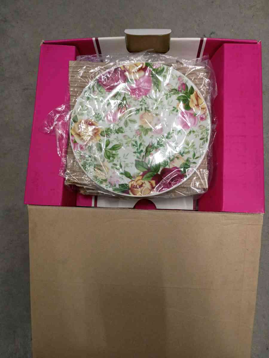 Royal Albert Tea Set - Addy, Washington - FleaMarketBay