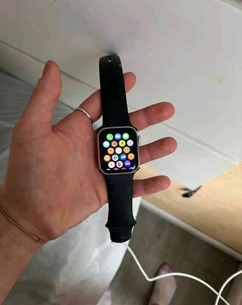 Apple watch se 3 - Lakeland, Florida - FleaMarketBay