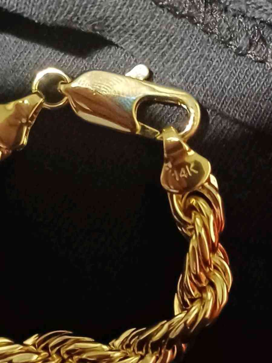 Gold rope chain - Stockton, California - FleaMarketBay