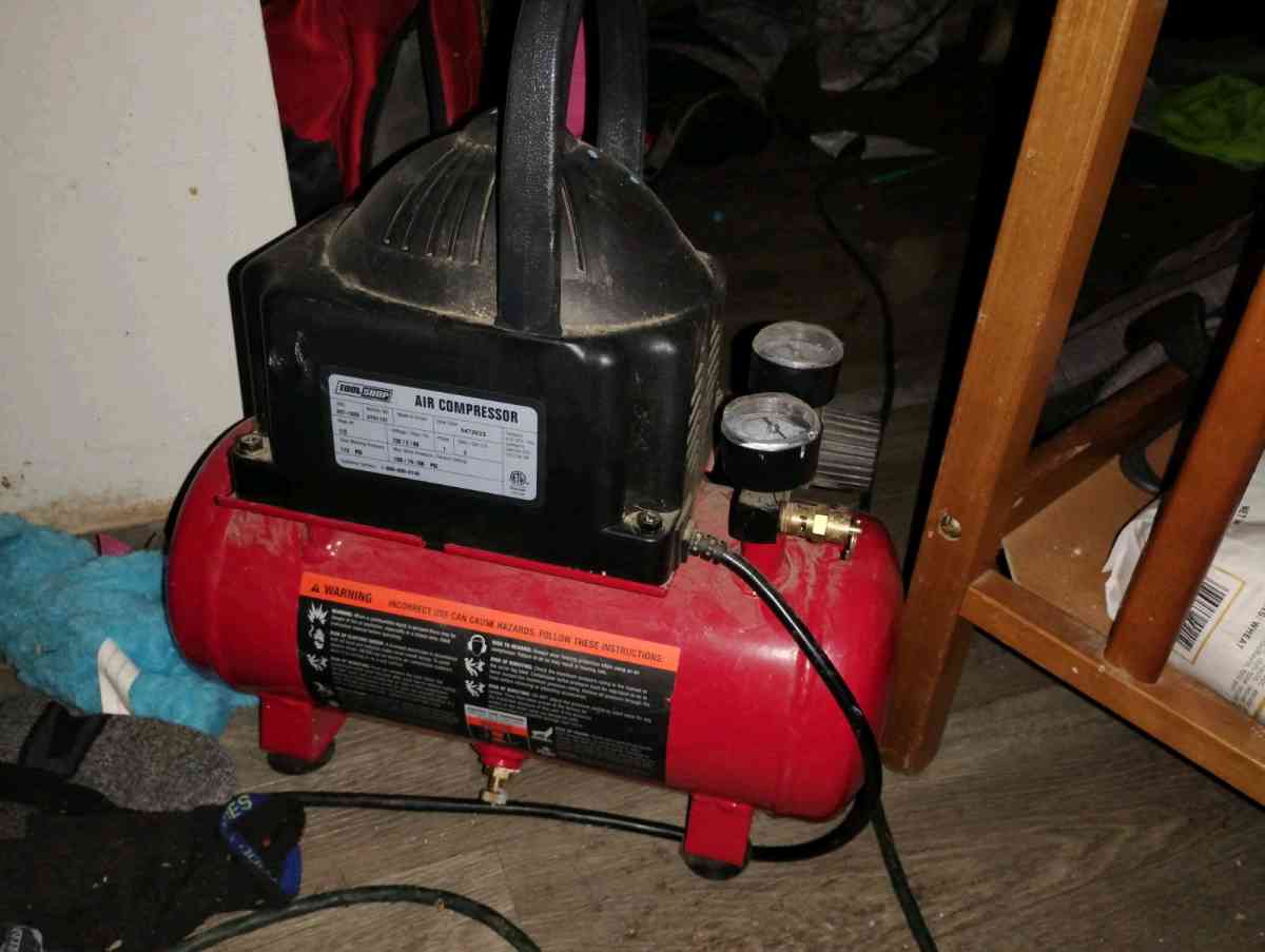 Tool Shop 2gallon portable electric air compressor - Saint Joseph, Missouri - FleaMarketBay