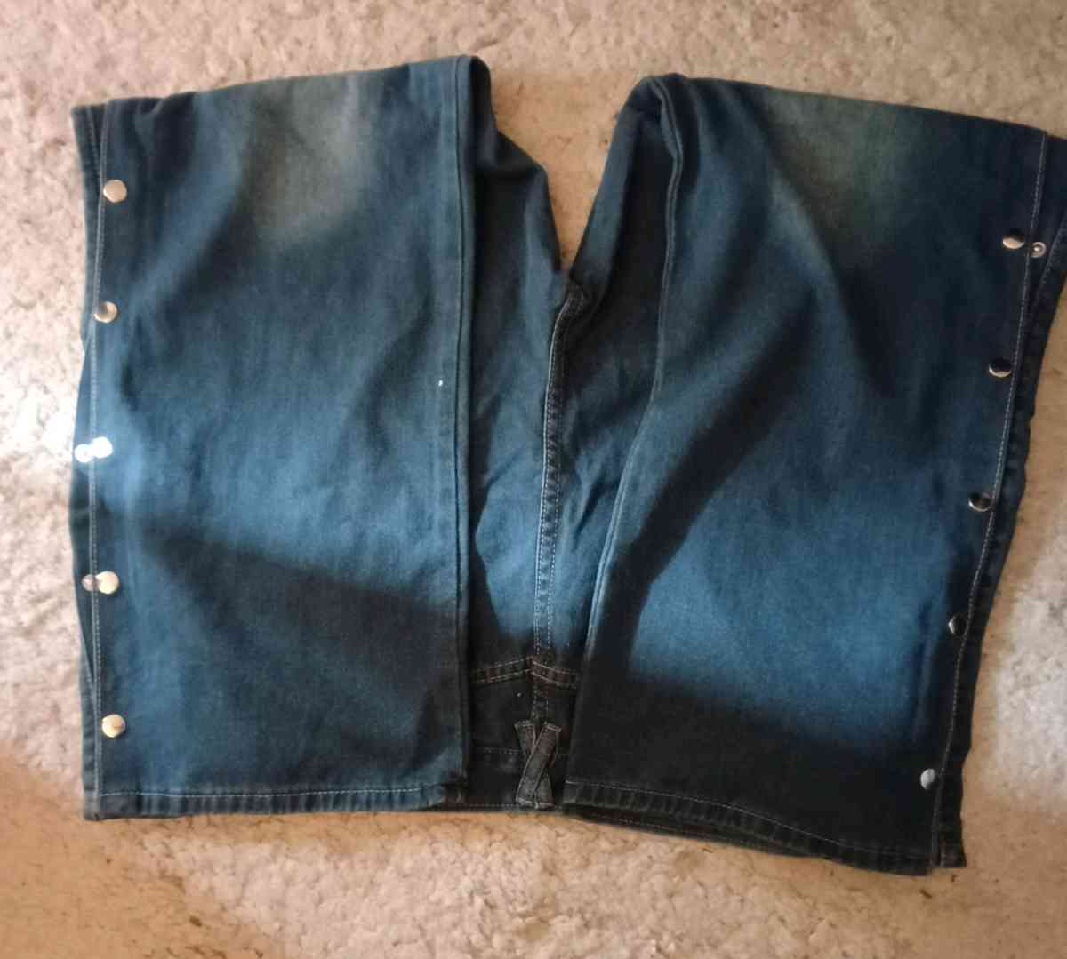 Womens wide leg Jeans with buttons on the side - Los Angeles, California - FleaMarketBay