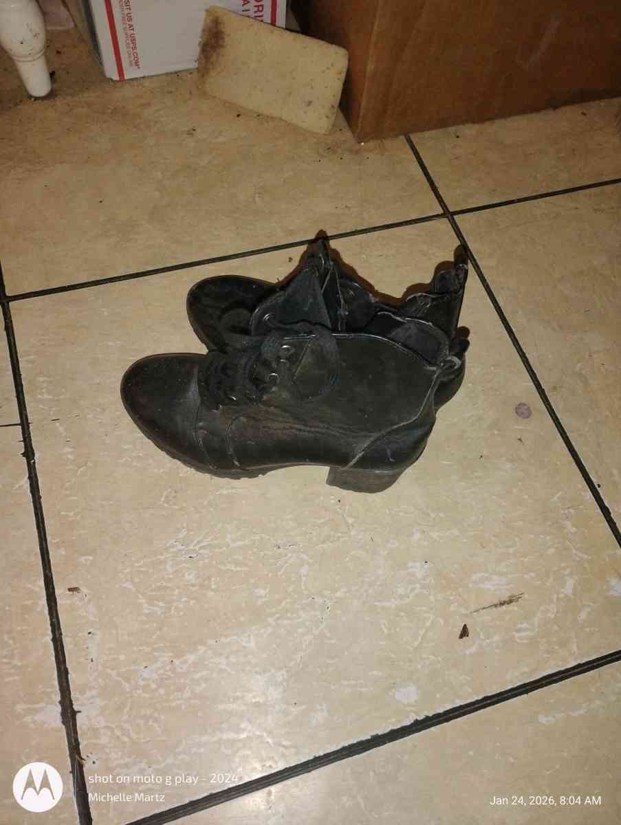 jean jacket black jacket and boots - Mount Carmel, Pennsylvania - FleaMarketBay