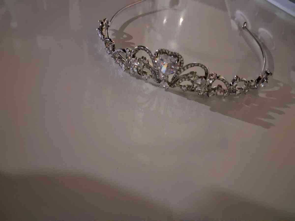 tiara - Manteca, California - FleaMarketBay