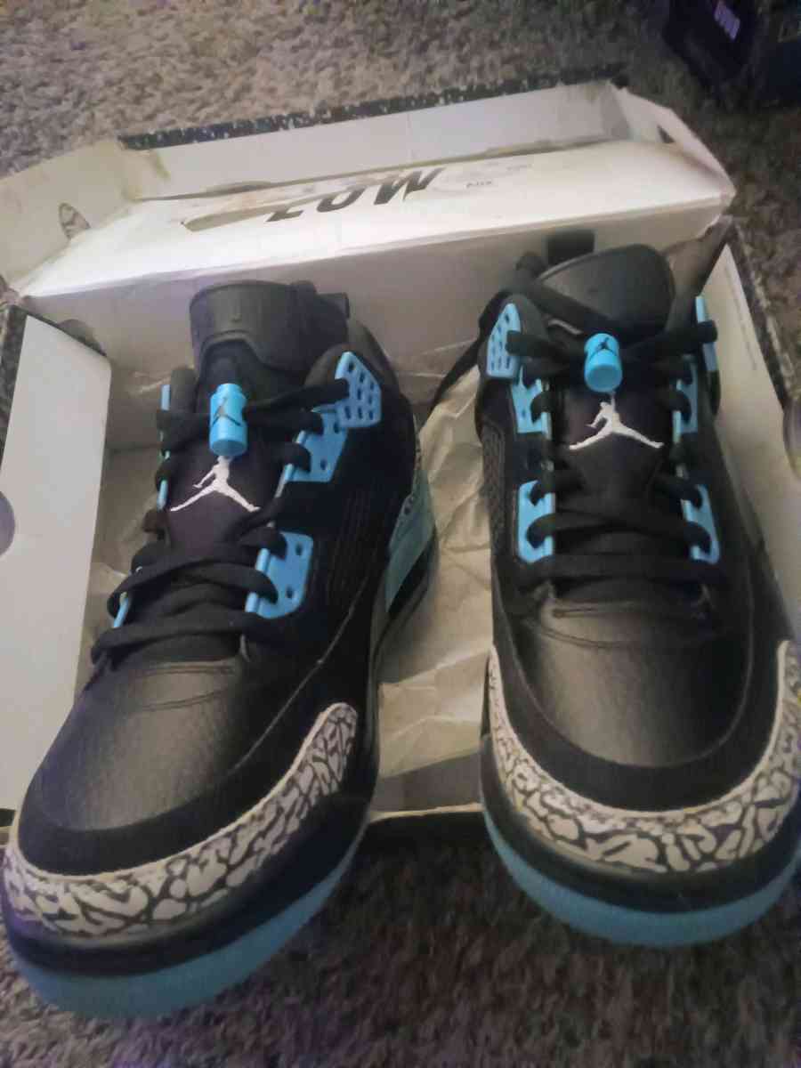 mens Jordans spizike low casual shoe - Saint Joseph, Missouri - FleaMarketBay