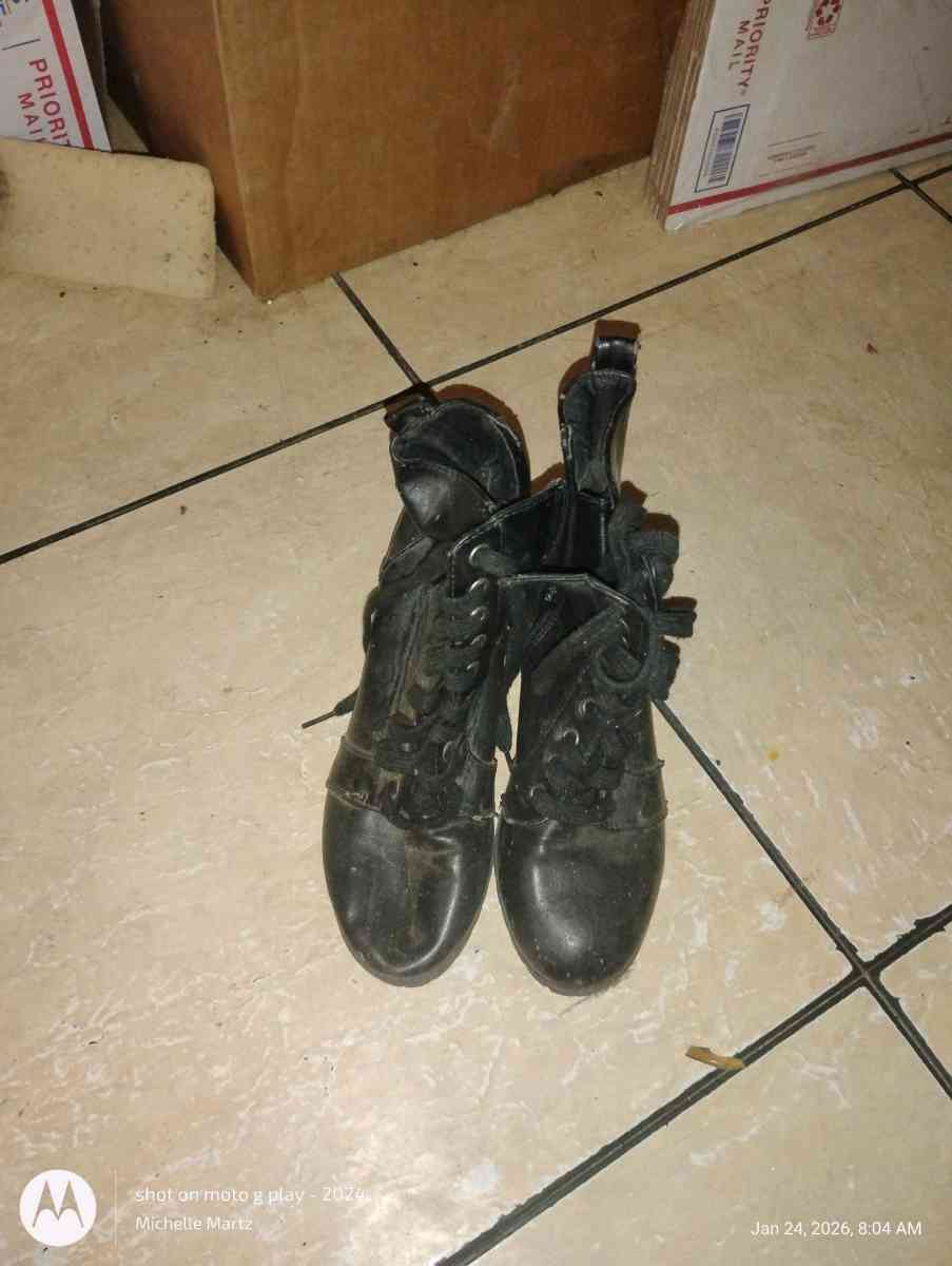 jean jacket black jacket and boots - Mount Carmel, Pennsylvania - FleaMarketBay