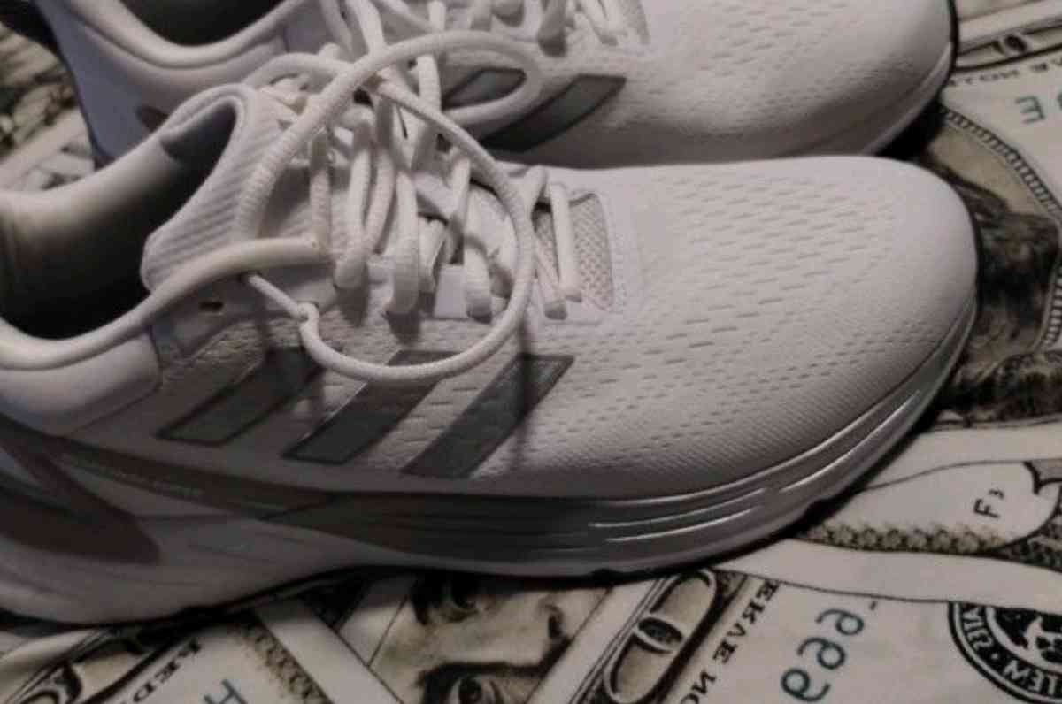 White Adidas - Washington Navy Yard, District of Columbia - FleaMarketBay