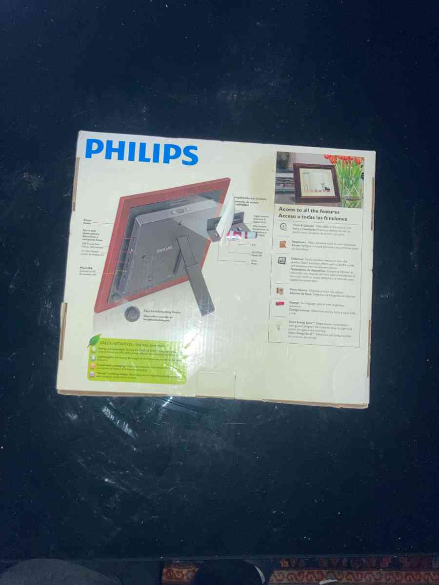 Philips Home Essentials 8inch Digital Photo Frame - Essington, Pennsylvania - FleaMarketBay
