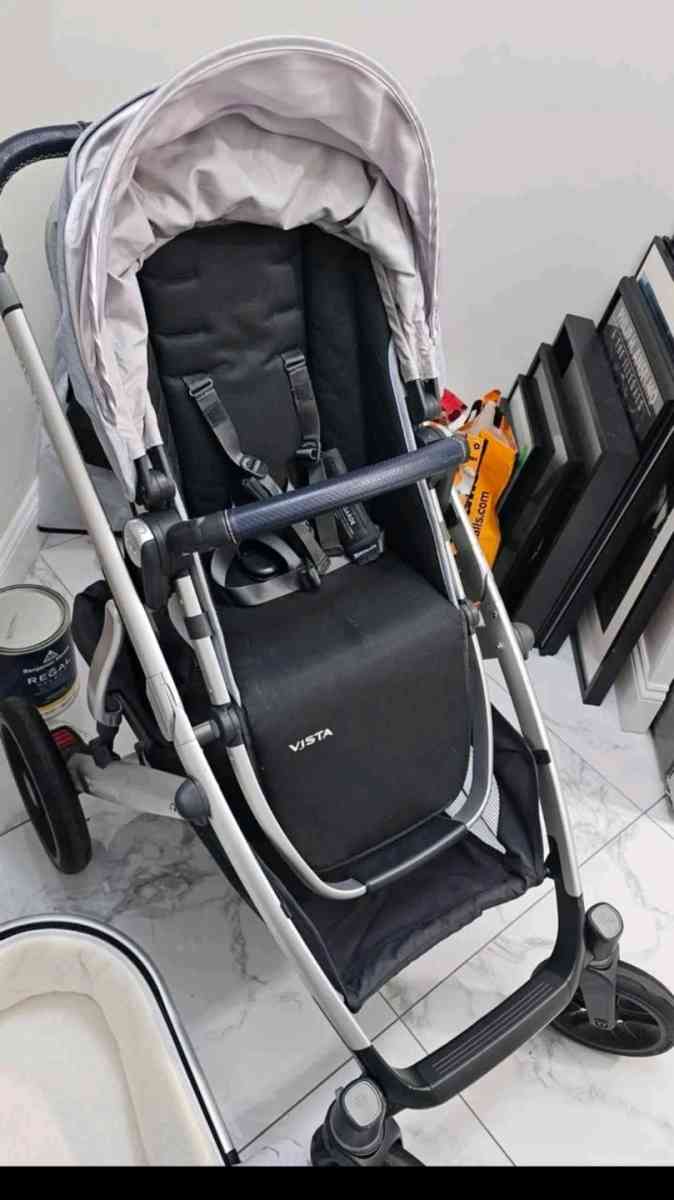 Cute UPPAbaby VISTA Stroller with Bassinet - Queens Village, New York - FleaMarketBay