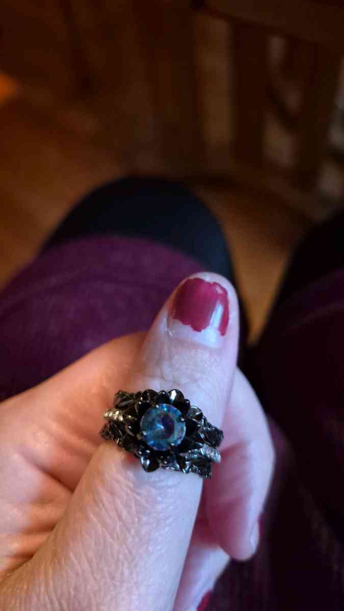 NEW flower and leaf 3pc ring set size 9 - New Baltimore, Michigan