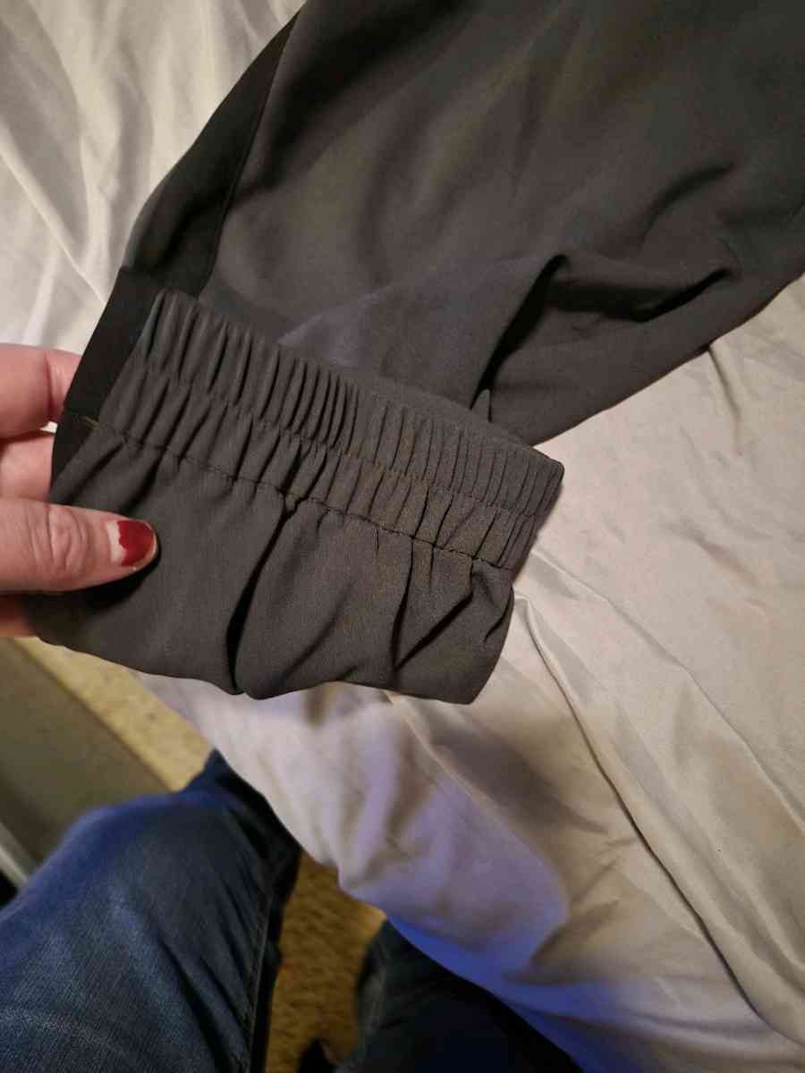 NWOT VERA WANG SimplyVera active pants size XL - New Baltimore, Michigan - FleaMarketBay