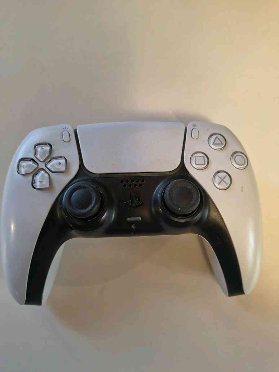 white ps5 controller