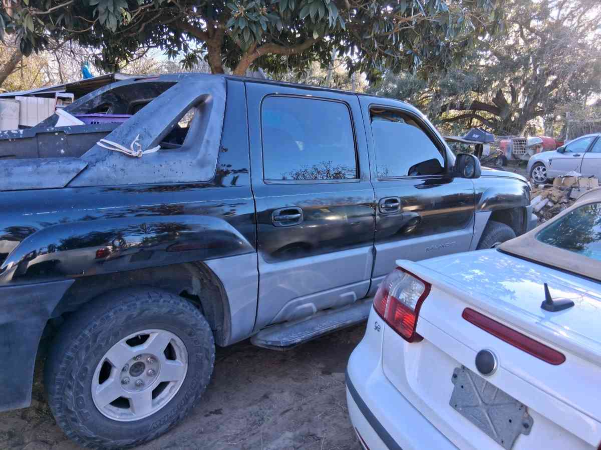 2002 Chevy Avalanche - Dade City, Florida - FleaMarketBay
