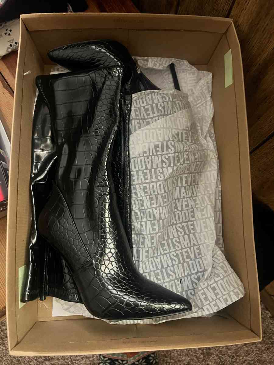 Steve Madden Glossy Black Croc Embossed Heeled Boots - Lithia Springs, Georgia - FleaMarketBay