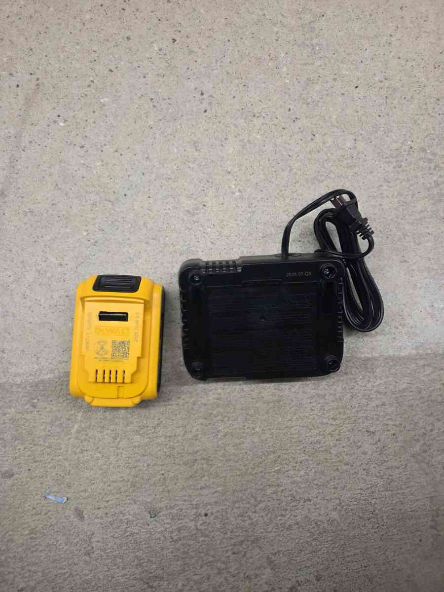 dewalt 5ah battery and charger - Falls Church, Virginia - FleaMarketBay
