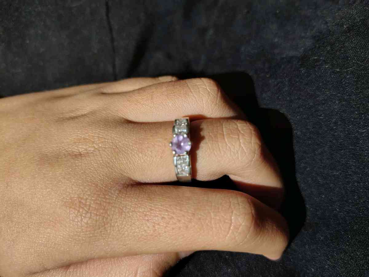 womans ring - Tempe, Arizona - FleaMarketBay