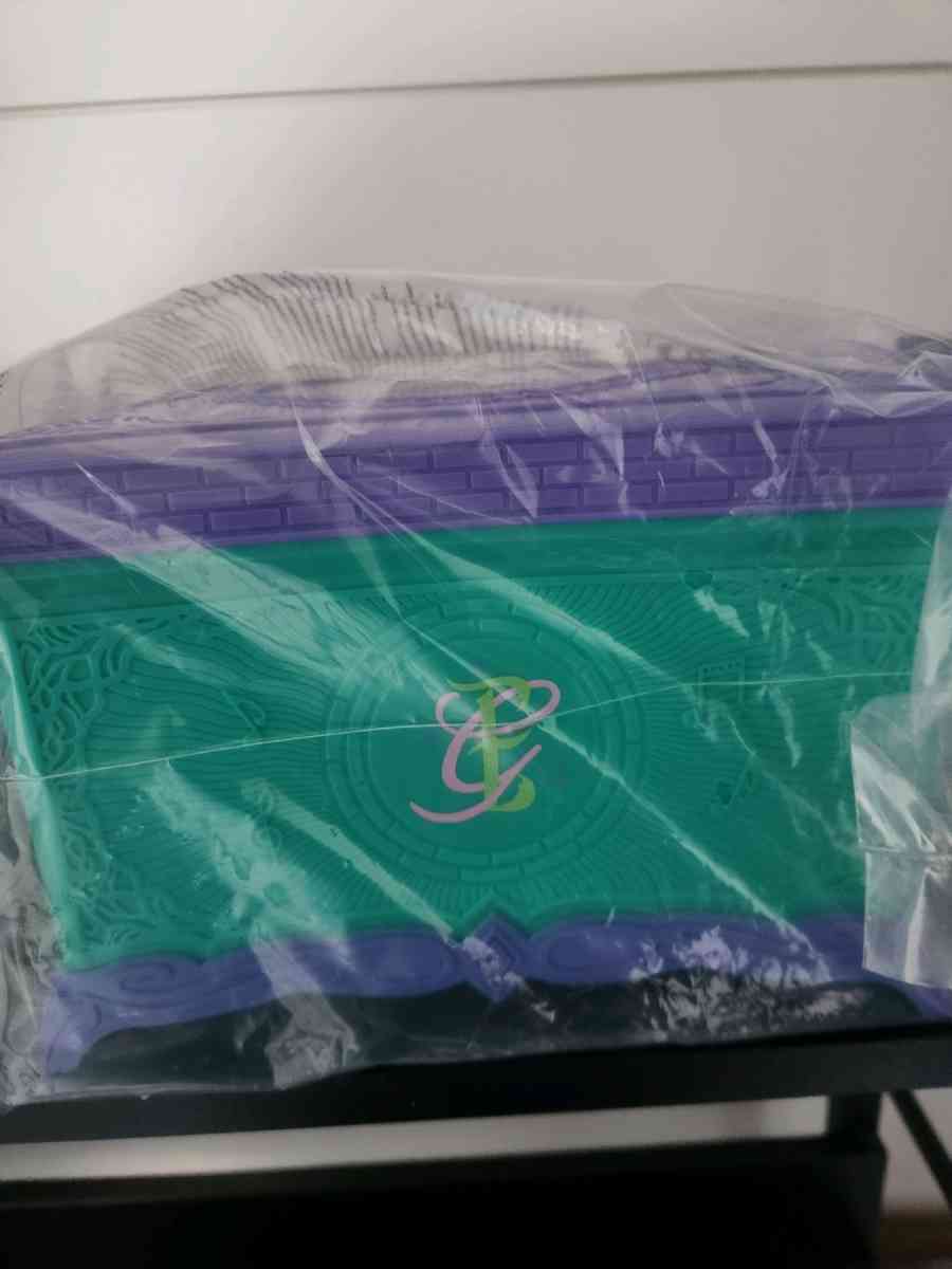 wicked For Good Factory Sealed Music Box buckets - Post Falls, Idaho - FleaMarketBay