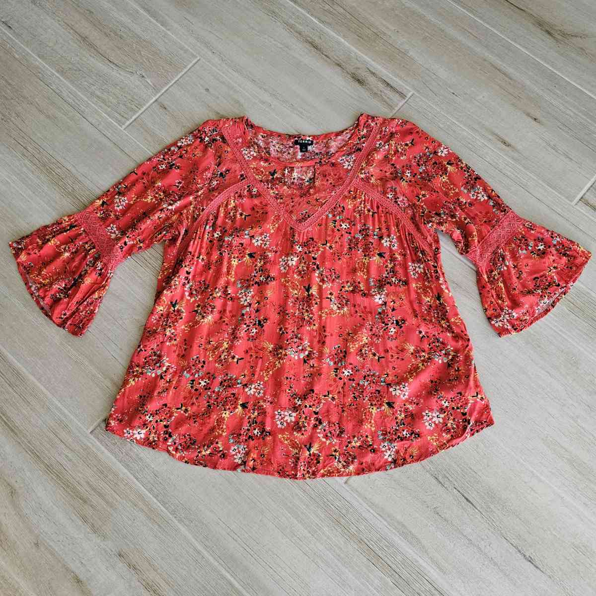 Torrid Size 1 Boho Orange Red Floral Top with Bell Sleeves - Jensen Beach, Florida