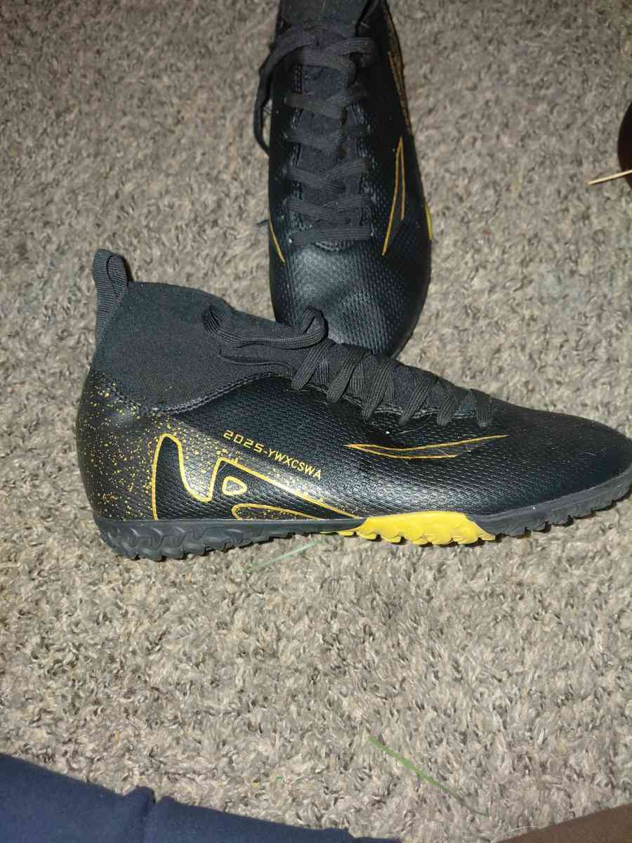 mens shoes - Westland, Michigan