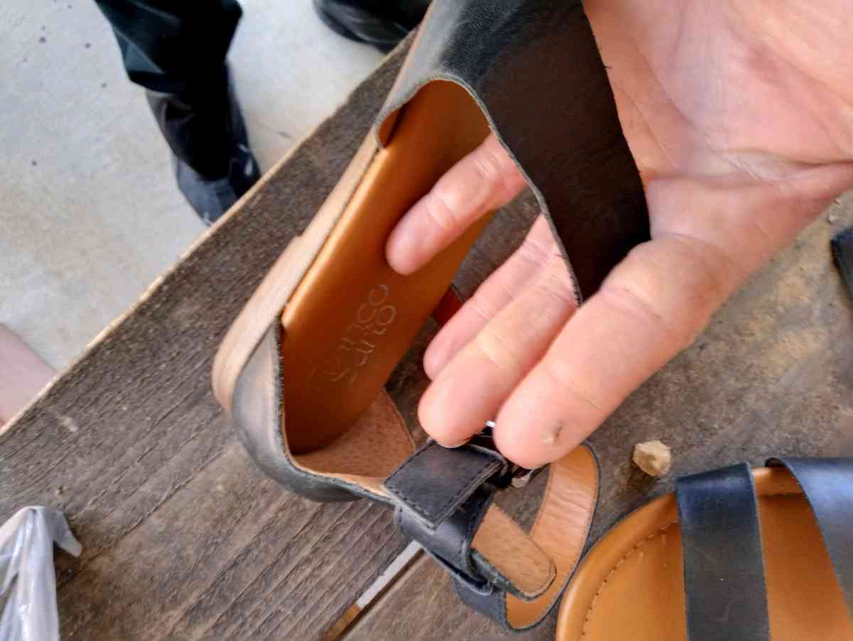 Womens Branco Sarto sandles like new - Dallas, Texas - FleaMarketBay