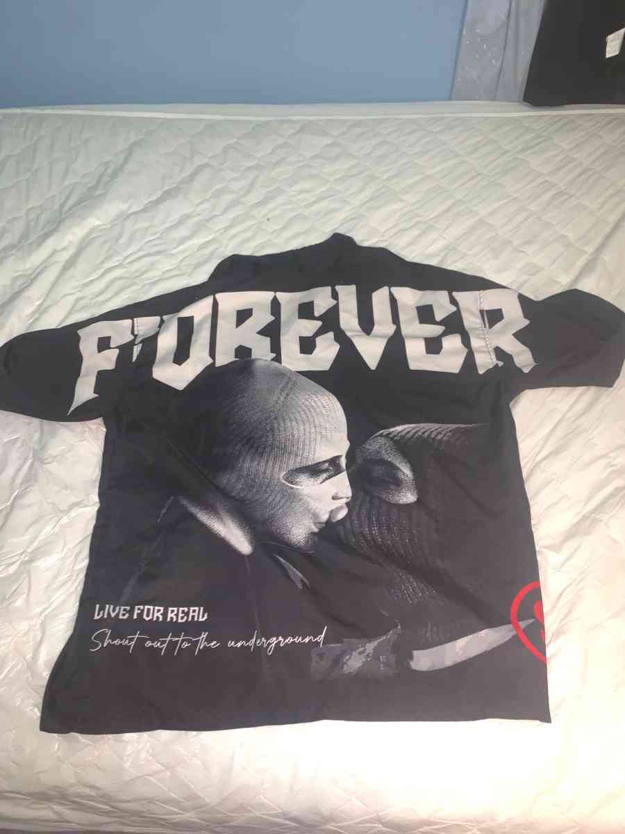Forever designer button down graphic tee - Tampa, Florida - FleaMarketBay