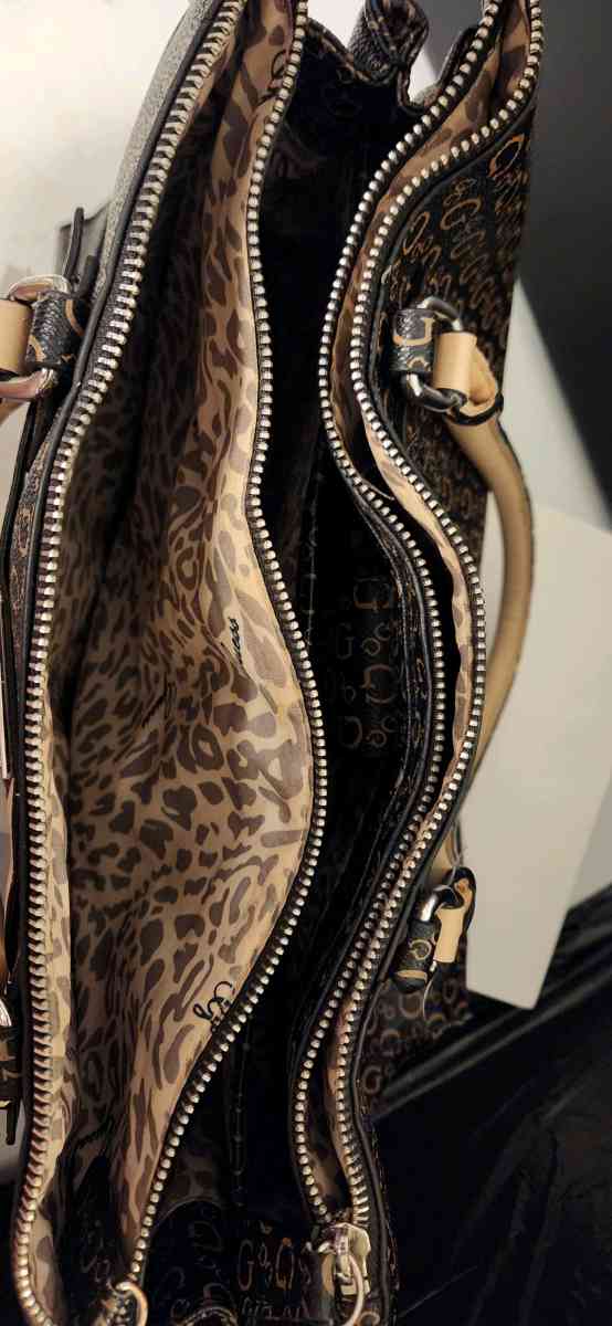Guess Bag - Shreveport, Louisiana - FleaMarketBay