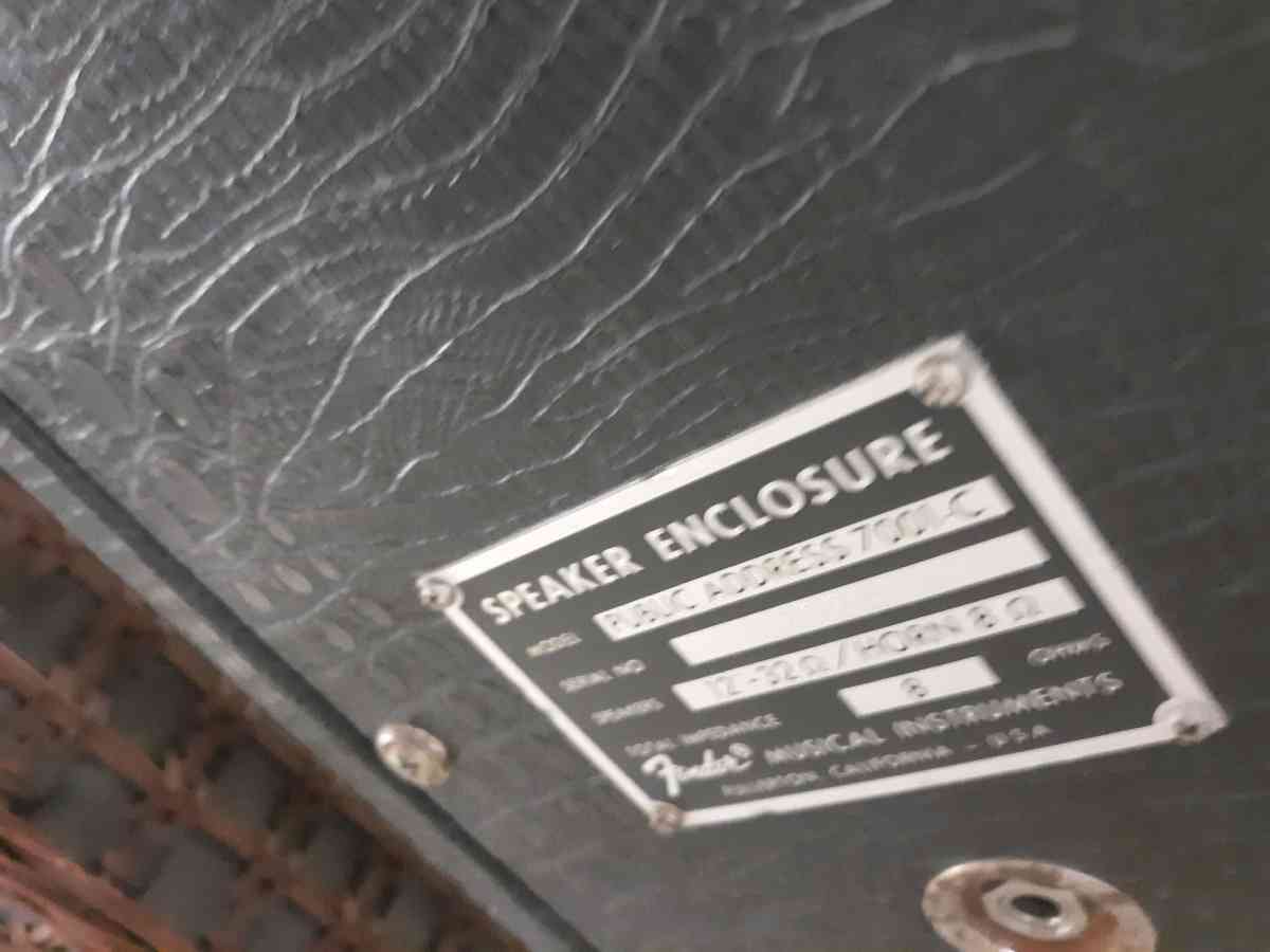 2 talk fender amps 4 x 10  32 oma 1200 wath 2 of there - London, Kentucky - FleaMarketBay