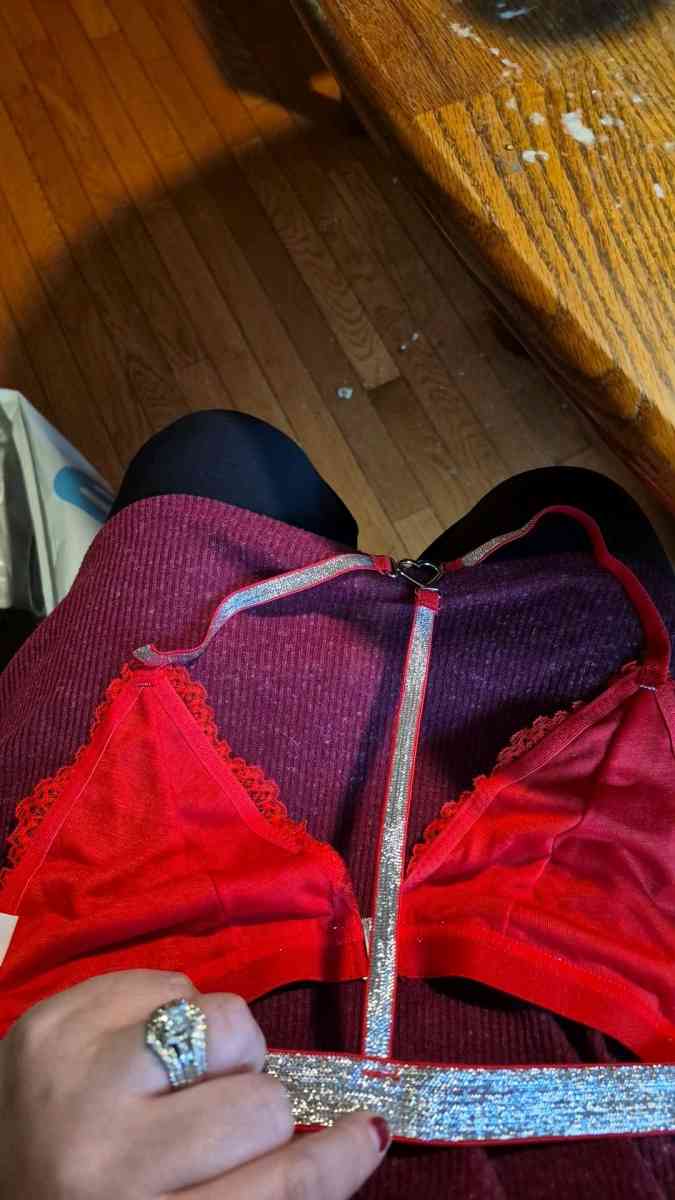 NEW red lace bra size L - New Baltimore, Michigan - FleaMarketBay