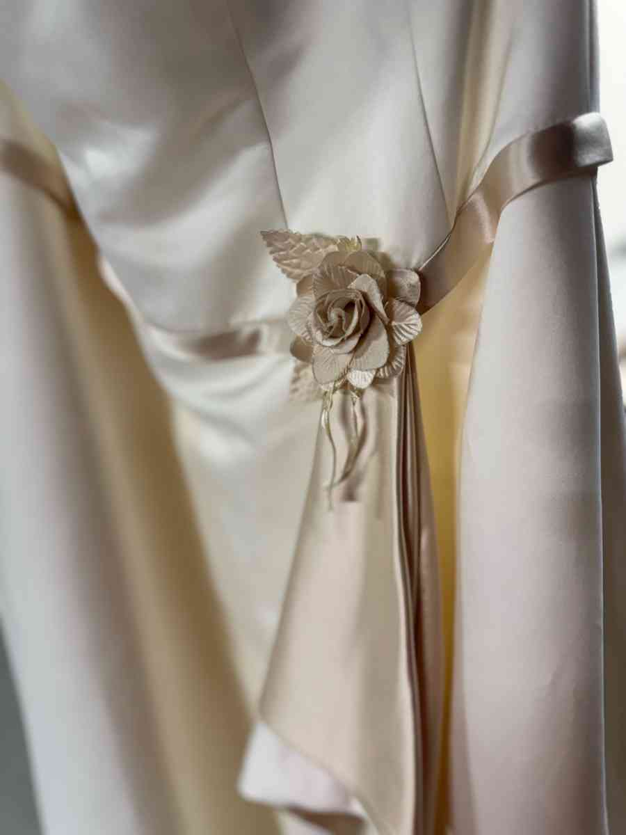 Davids Bridal wedding gown 18W - Demotte, Indiana - FleaMarketBay