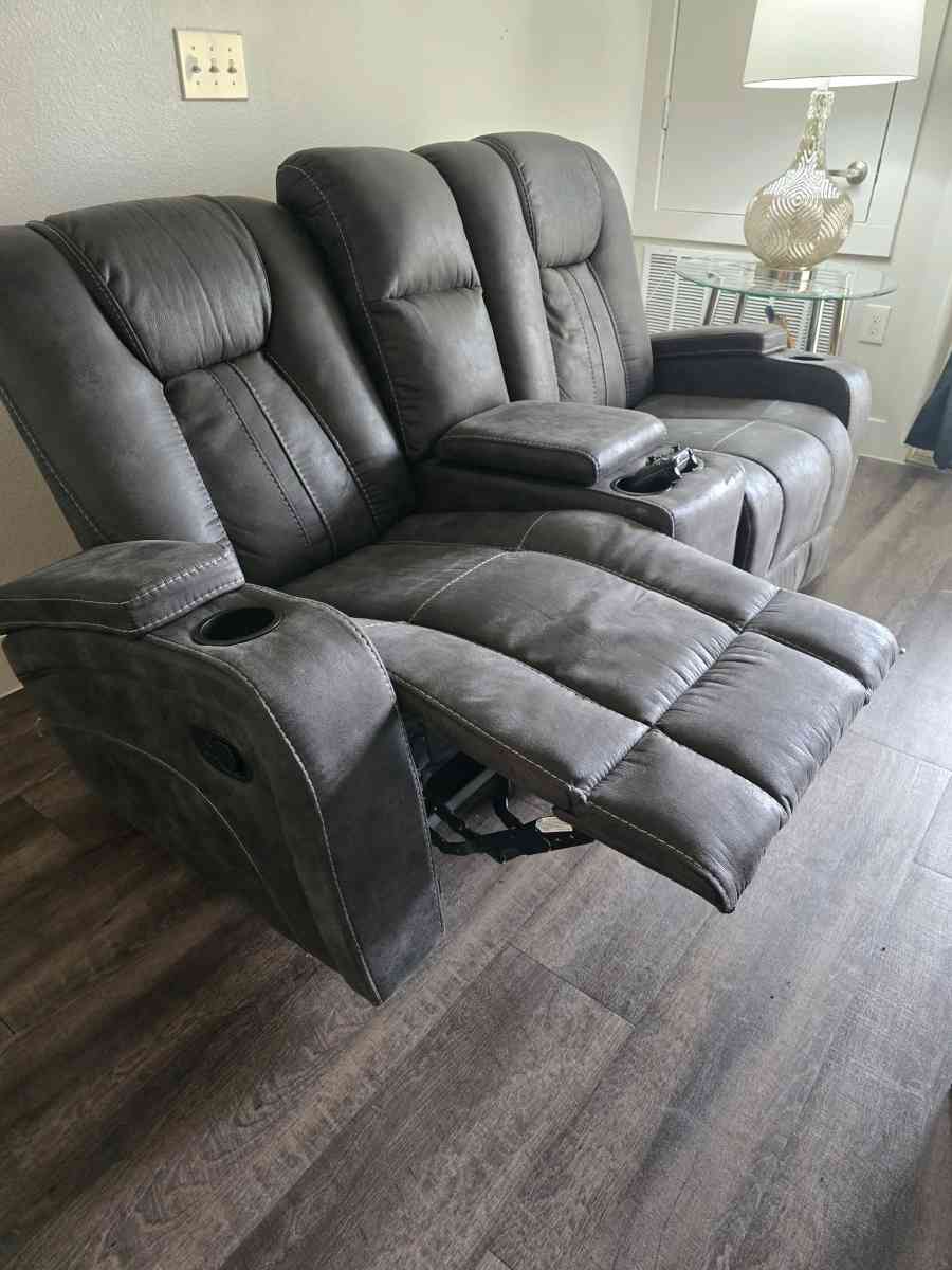 Couch - San Antonio, Texas - FleaMarketBay