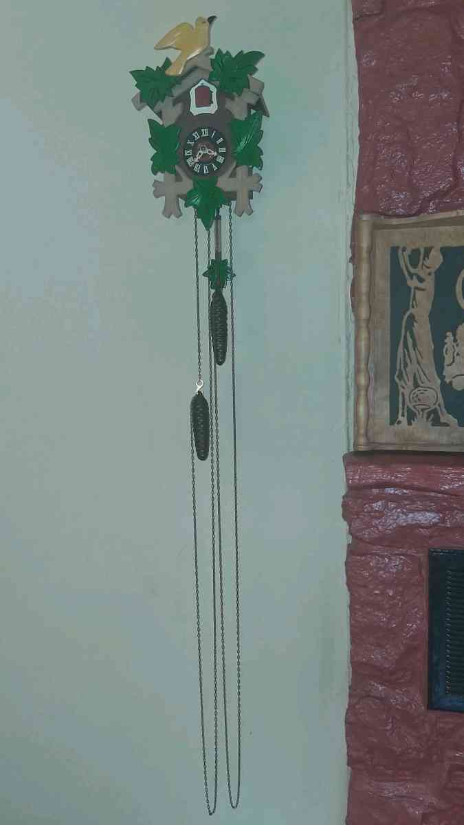 vintage cuckoo clocy - Batesville, Arkansas - FleaMarketBay