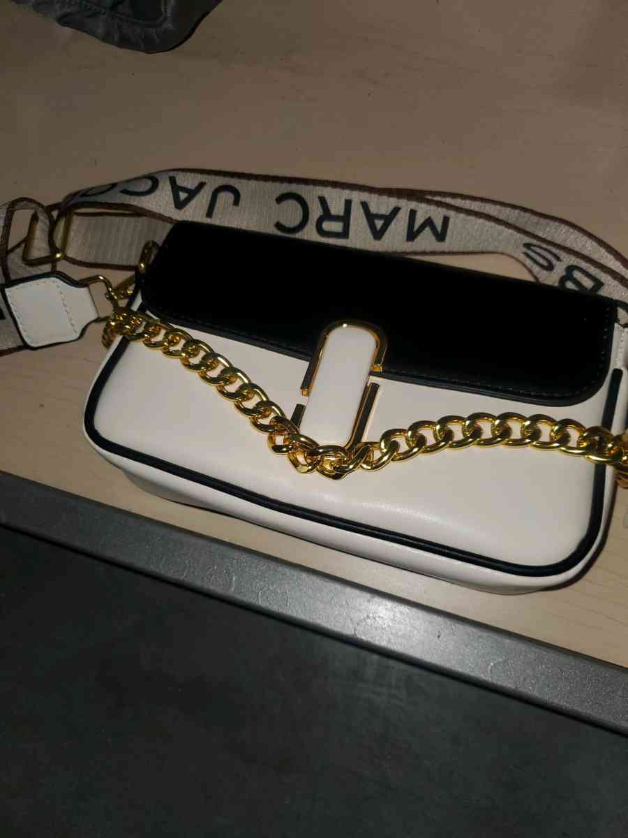 Marc Jacobs Stylish Black and White Crossbody Bag - Chester Gap, Virginia - FleaMarketBay