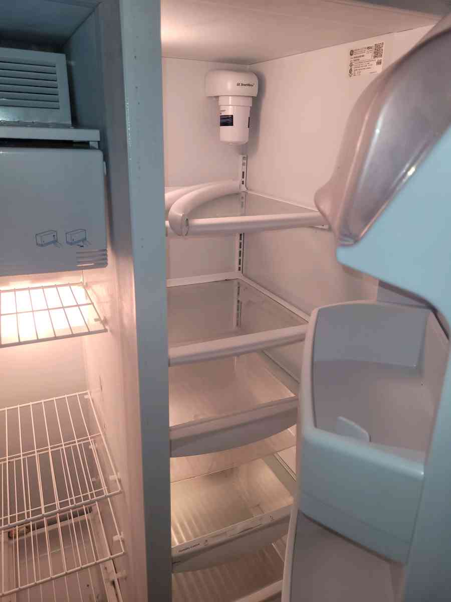 refrigerator - West Palm Beach, Florida - FleaMarketBay