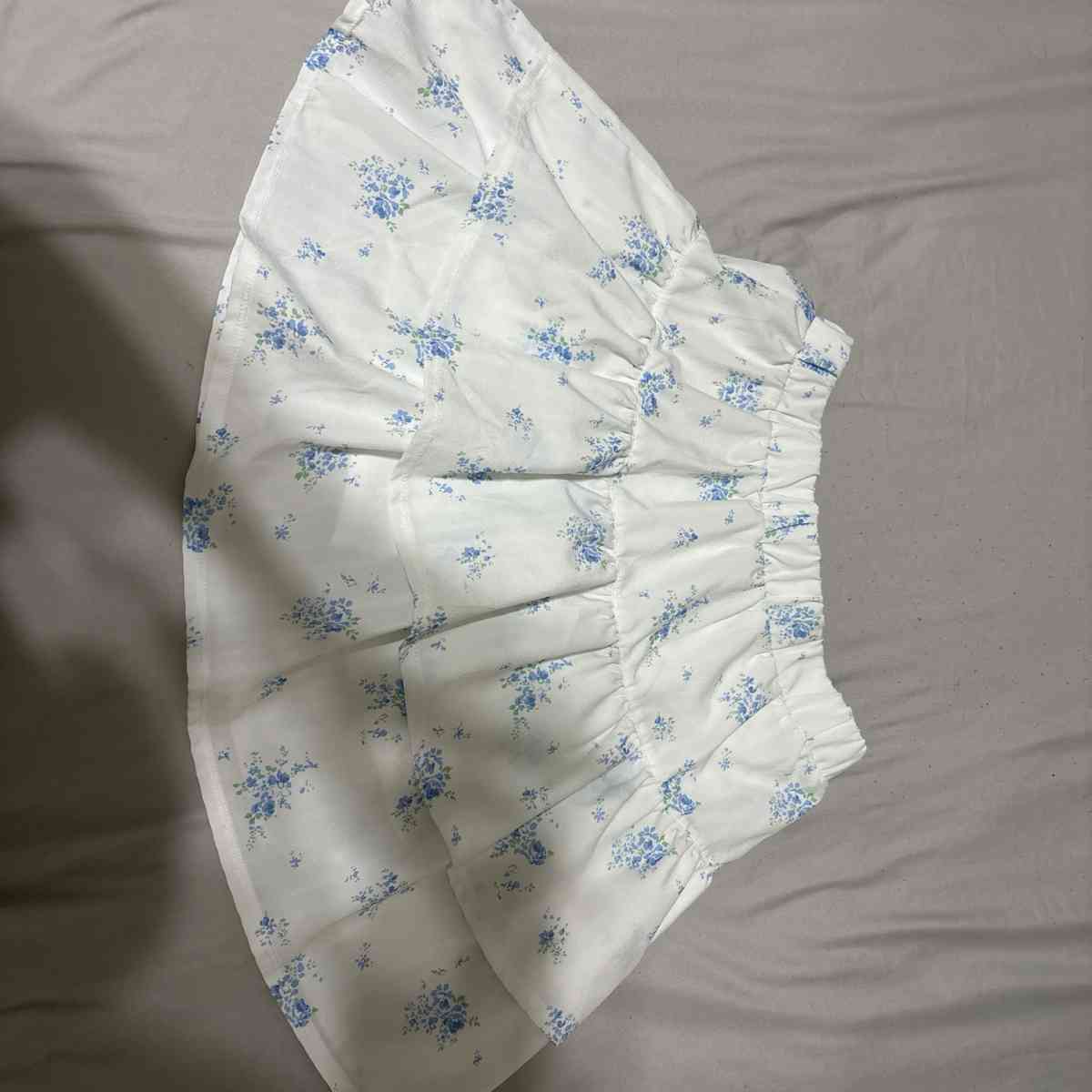 Blue and White Floral Set - Winder, Georgia - FleaMarketBay