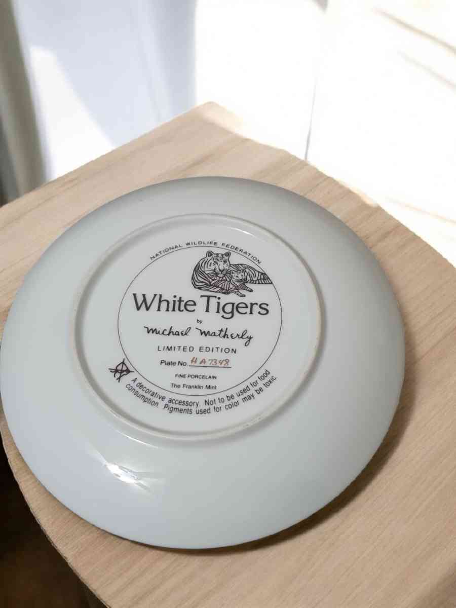 Vintage National Wildlife Federation WHITE TIGERS Plate TFM - Toms River, New Jersey - FleaMarketBay