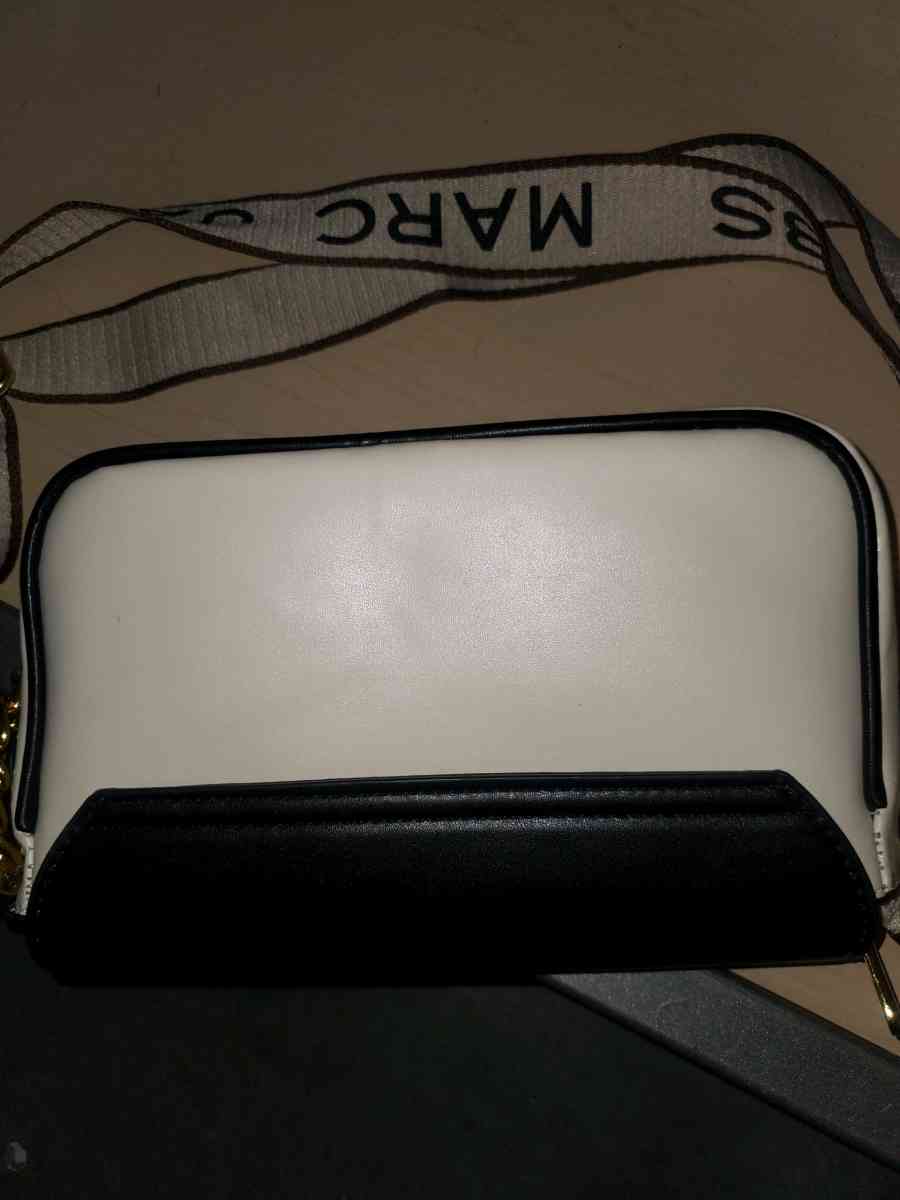 Marc Jacobs Stylish Black and White Crossbody Bag - Chester Gap, Virginia - FleaMarketBay