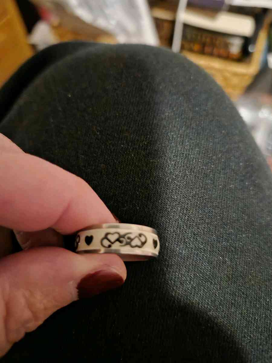 NEW sterling silver heart pattern ring size 9 - New Baltimore, Michigan