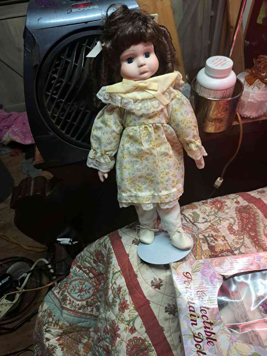 Portland dolls that ive had put up just needs a new home - Turnerville, Georgia