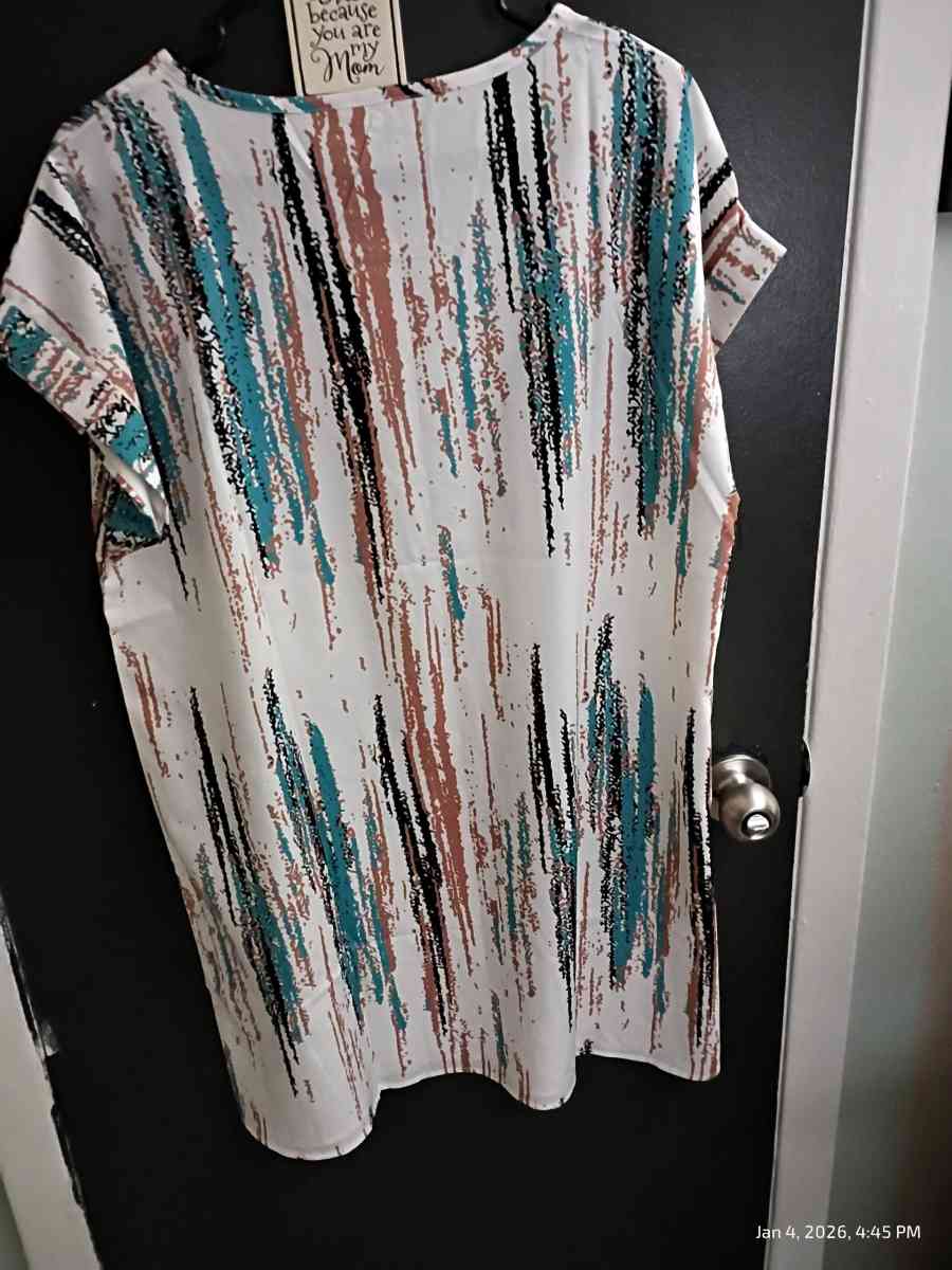 abstract design shirt - Hudson, Florida - FleaMarketBay